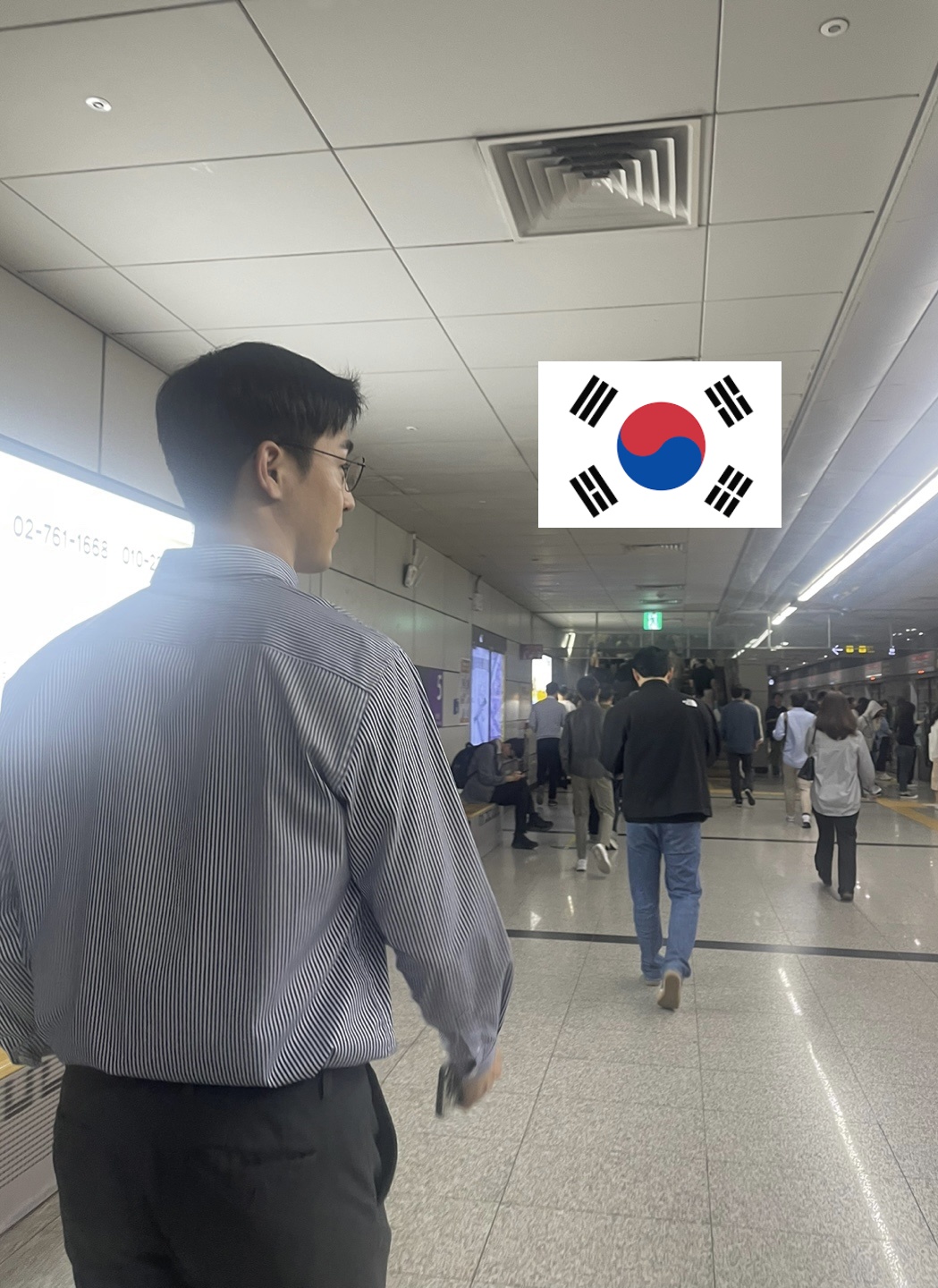 Rok working in Korean — a lectern, a screen, a room of Koreans